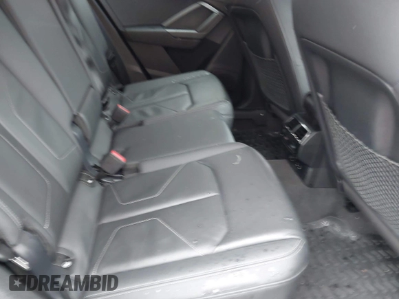 2024 Audi Q3 S line Premium Plus z VIN WA1EECF32R1043458, wystawiony jako IAAI lot #41965598 z przebiegiem 21 524 mil mil oraz . Historia ofert i sprzedaży dostępna na DreamBid. Obrazek 8.
