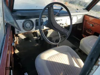 1976 Ford Bronco z VIN U15GLB55374, wystawiony jako Copart lot #82228864 z przebiegiem 289 351 mil mil oraz Nie do naprawy • Non repairable. Historia ofert i sprzedaży dostępna na DreamBid. Obrazek 8.