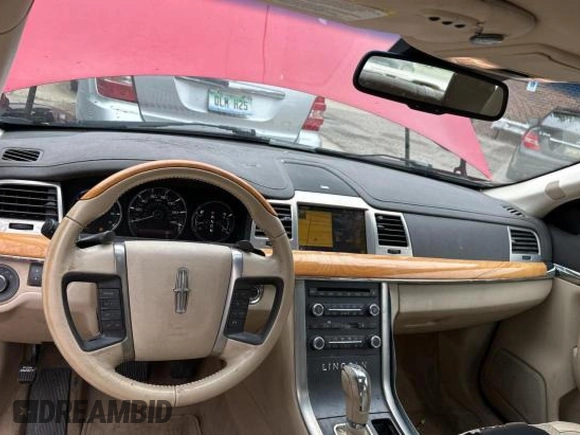 2010 Lincoln MKS z VIN 1LNHL9DR0AG603509, wystawiony jako Copart lot #60124735 z przebiegiem 181 076 mil mil oraz Czysty tytuł • Clean title. Historia ofert i sprzedaży dostępna na DreamBid. Obrazek 9.