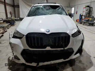 2023 BMW X1 xDrive28i with VIN WBX73EF08P5X60980, listed as a Copart auction lot 59899385 with 21,975 mi miles and Salvage title. Bid and sale history available at DreamBid. Image 5.