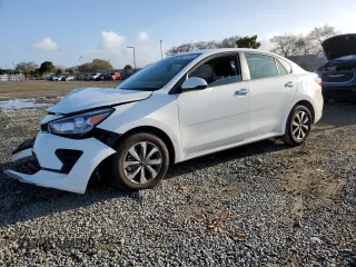 2022 Kia Rio S with VIN 3KPA24AD8NE501028, listed as a Copart auction lot 49511775 with 26,833 mi miles and Salvage Title. Bid and sale history available at carsss.com. Image 1.
