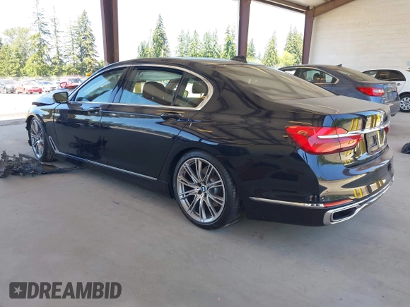 2017 BMW 7 Series 750i z VIN WBA7F0C59HGM21185, wystawiony jako IAAI lot #42360146 z przebiegiem Nie podano mil oraz . Historia ofert i sprzedaży dostępna na DreamBid. Obrazek 3.