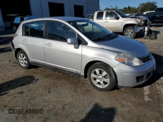 2009 Nissan Versa S z VIN 3N1BC13E89L408407, wystawiony jako Copart lot #49131445 z przebiegiem 116 707 mil mil oraz Szkoda całkowita • Salvage title. Historia ofert i sprzedaży dostępna na DreamBid. Obrazek 4.