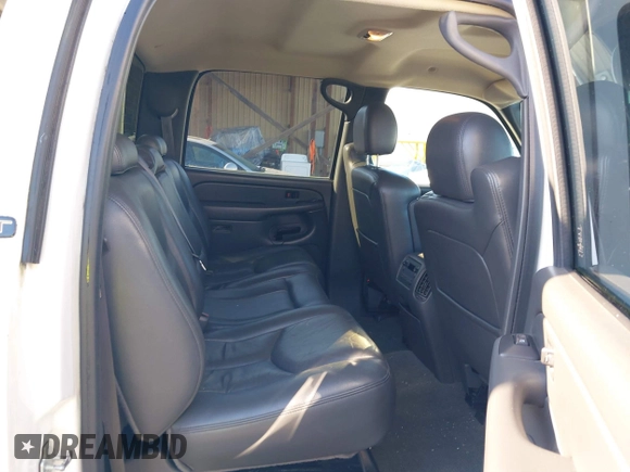 2005 Chevrolet Silverado 1500HD LT z VIN 1GCGK13U45F830143, wystawiony jako IAAI lot #41424683 z przebiegiem 141 881 mil mil oraz . Historia ofert i sprzedaży dostępna na DreamBid. Obrazek 8.