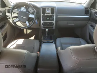 2008 Chrysler 300 Touring with VIN 2C3LK53G18H262098, listed as a Copart auction lot 46910935 with 92,052 mi miles and Salvage Title. Bid and sale history available at carsss.com. Image 8.
