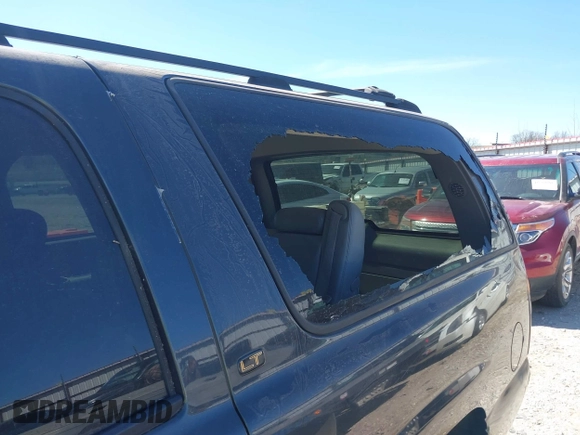 2004 Chevrolet Suburban LS with VIN 3GNEC16Z24G269957, listed as a IAAI auction lot 41739190 with 269,891 mi miles. Bid and sale history available at carsss.com. Image 12.