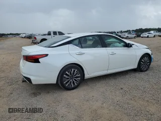 2025 Nissan Altima SV z VIN 1N4BL4DV1SN300042, wystawiony jako Copart lot #54132235 z przebiegiem 21 988 mil mil oraz Szkoda całkowita • Salvage title. Historia ofert i sprzedaży dostępna na DreamBid. Obrazek 3.