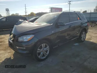 2015 Mercedes-Benz M 350 z VIN 4JGDA5JBXFA585101, wystawiony jako Copart lot #75952044 z przebiegiem Nie podano mil oraz Szkoda całkowita • Salvage title. Historia ofert i sprzedaży dostępna na DreamBid. Obrazek 1.