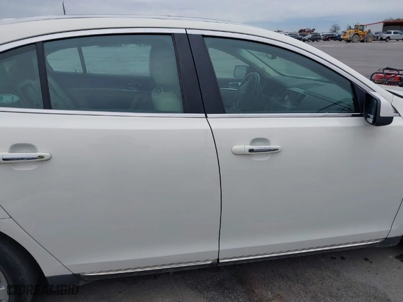 2013 Lincoln MKS with VIN 1LNHL9DK5DG612908, listed as a IAAI auction lot 41373512 with 238003 miles. Bid and sale history available at carsss.com. Image 13.
