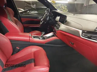 2021 BMW X5 M z VIN 5YMJU0C04M9F63827, wystawiony jako IAAI lot #42351633 z przebiegiem 31 232 mil mil oraz . Historia ofert i sprzedaży dostępna na DreamBid. Obrazek 5.