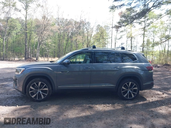 2025 Volkswagen Atlas SEL Premium R-Line with VIN 1V2FR2CA0SC522921, listed as a IAAI auction lot 42033389 with 5,342 mi miles and . Bid and sale history available at DreamBid. Image 14.