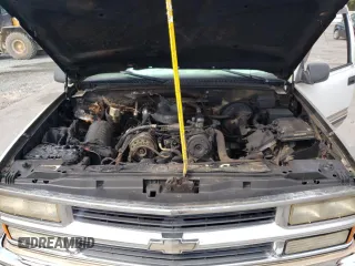 1998 Chevrolet Tahoe z VIN 1GNEK13R7WJ348565, wystawiony jako Copart lot #53375725 z przebiegiem 176 919 mil mil oraz Szkoda całkowita • Salvage title. Historia ofert i sprzedaży dostępna na DreamBid. Obrazek 13.