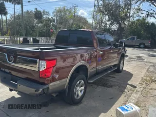 2016 Nissan Titan SL z VIN 1N6BA1F20GN510413, wystawiony jako Copart lot #48017425 z przebiegiem 225 717 mil mil oraz Czysty tytuł • Clean title. Historia ofert i sprzedaży dostępna na DreamBid. Obrazek 4.