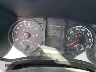 2017 Toyota Tacoma SR z VIN 5TFAX5GN9HX096597, wystawiony jako Copart lot #53504915 z przebiegiem 144 835 mil mil oraz Szkoda całkowita • Salvage title. Historia ofert i sprzedaży dostępna na DreamBid. Obrazek 9.