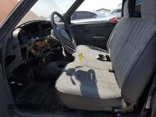 1993 Toyota Pickup z VIN 4TARN81A8PZ090398, wystawiony jako Copart lot #50452745 z przebiegiem Nie podano mil oraz Szkoda całkowita • Salvage title. Historia ofert i sprzedaży dostępna na DreamBid. Obrazek 7.