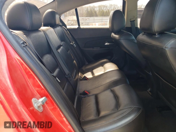 2014 Chevrolet Cruze 2LT z VIN 1G1PE5SB9E7398019, wystawiony jako Copart lot #53132735 z przebiegiem 212 121 mil mil oraz Szkoda całkowita • Salvage title. Historia ofert i sprzedaży dostępna na DreamBid. Obrazek 10.