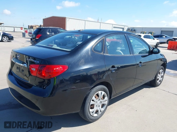 2010 Hyundai Elantra GLS z VIN KMHDU4AD1AU170856, wystawiony jako IAAI lot #42349714 z przebiegiem 160 598 mil mil oraz . Historia ofert i sprzedaży dostępna na DreamBid. Obrazek 4.