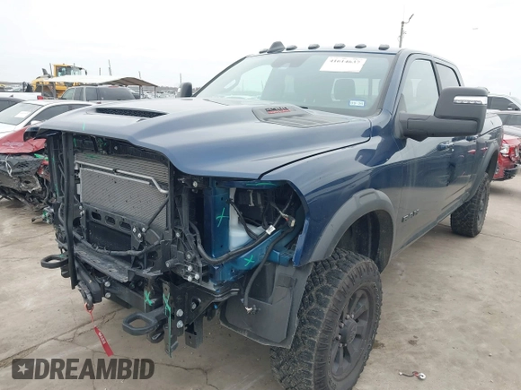 2024 Ram 2500 Power Wagon z VIN 3C6TR5EJ0RG315687, wystawiony jako IAAI lot #41614637 z przebiegiem 10 933 mil mil oraz . Historia ofert i sprzedaży dostępna na DreamBid. Obrazek 2.
