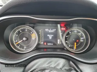 2019 Jeep Cherokee Altitude with VIN 1C4PJMLB7KD473227, listed as a Copart auction lot 59871435 with 96,576 mi miles and Salvage title. Bid and sale history available at DreamBid. Image 9.