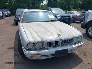 1999 Jaguar XJ z VIN SAJKD6045XC875524, wystawiony jako IAAI lot #42396434 z przebiegiem 167 104 mil mil oraz . Historia ofert i sprzedaży dostępna na DreamBid. Obrazek 6.