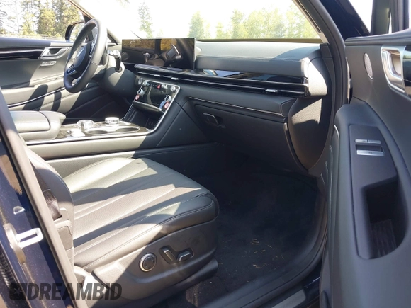 2025 Genesis GV80 Standard with VIN KMUHFESB5SU242028, listed as a IAAI auction lot 42111171 with 7,215 mi miles and . Bid and sale history available at DreamBid. Image 5.