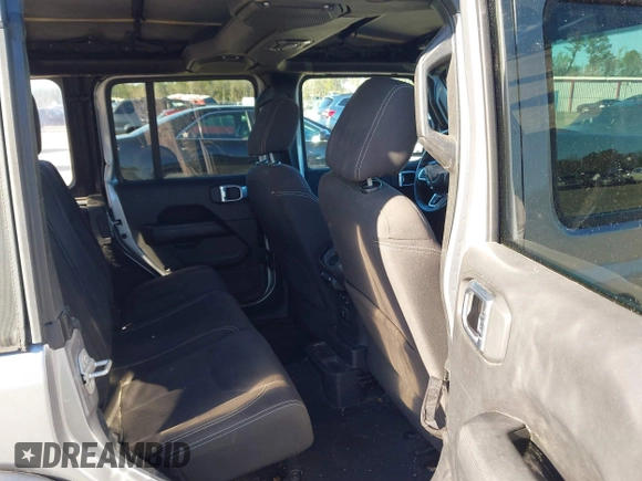 2020 Jeep Wrangler Unlimited Sahara with VIN 1C4HJXEN6LW210682, listed as a IAAI auction lot 41836201 with 32,925 mi miles. Bid and sale history available at carsss.com. Image 8.