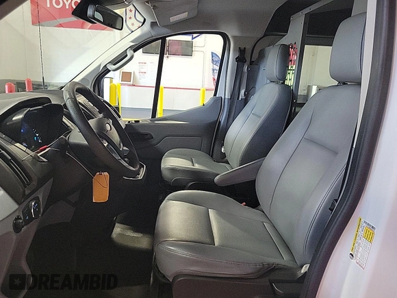 2019 Ford Transit z VIN 1FTYE1YM9KKA69150, wystawiony jako IAAI lot #42723249 z przebiegiem 226 890 mil mil oraz . Historia ofert i sprzedaży dostępna na DreamBid. Obrazek 27.