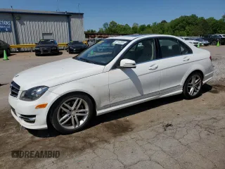 2014 Mercedes-Benz C 250 Sport z VIN WDDGF4HB3ER312977, wystawiony jako Copart lot #52712205 z przebiegiem 133 862 mil mil oraz Szkoda całkowita • Salvage title. Historia ofert i sprzedaży dostępna na DreamBid. Obrazek 1.