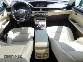2018 Lexus ES 350 z VIN 58ABK1GG2JU083599, wystawiony jako Copart lot #52697735 z przebiegiem 69 015 mil mil oraz Czysty tytuł • Clean title. Historia ofert i sprzedaży dostępna na DreamBid. Obrazek 8.