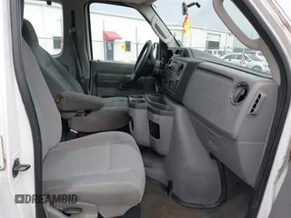2010 Ford Econoline Passenger XL z VIN 1FBSS3BLXADA03000, wystawiony jako IAAI lot #42074166 z przebiegiem 134 179 mil mil oraz . Historia ofert i sprzedaży dostępna na DreamBid. Obrazek 5.
