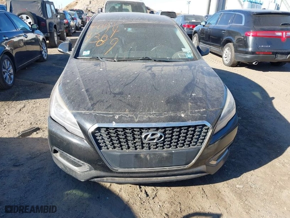 2016 Hyundai Sonata Hybrid SE with VIN KMHE24L18GA025983, listed as a IAAI auction lot 40744389 with 273,988 mi miles. Bid and sale history available at carsss.com. Image 13.