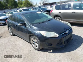 2013 Ford Focus SE with VIN 1FADP3F22DL151441, listed as a IAAI auction lot 41991282 with 230,635 mi miles. Bid and sale history available at carsss.com. Image 1.