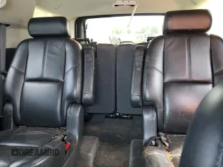 2007 Chevrolet Tahoe LTZ z VIN 1GNFC13J07R177477, wystawiony jako Copart lot #56707715 z przebiegiem 222 879 mil mil oraz Szkoda całkowita • Salvage title. Historia ofert i sprzedaży dostępna na DreamBid. Obrazek 10.