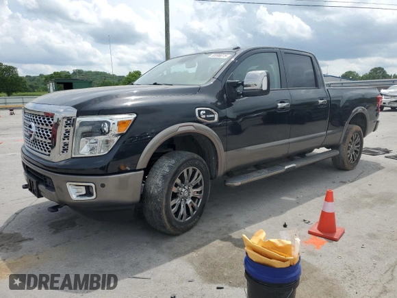 2016 Nissan Titan Platinum Reserve z VIN 1N6BA1F26GN506432, wystawiony jako Copart lot #55596075 z przebiegiem 153 972 mil mil oraz Czysty tytuł • Clean title. Historia ofert i sprzedaży dostępna na DreamBid. Obrazek 1.