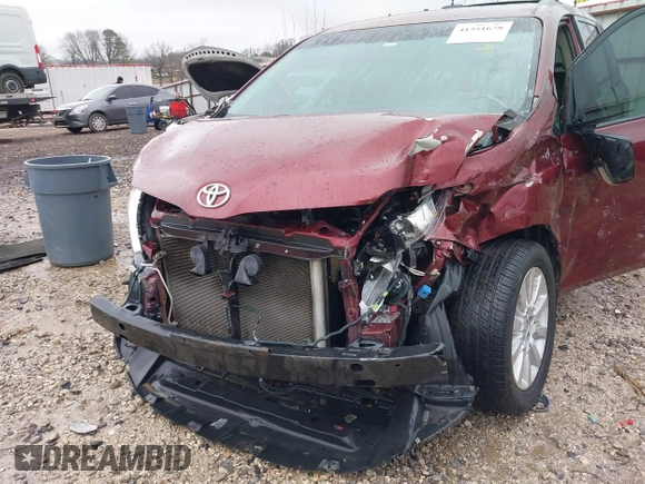 2014 Toyota Sienna XLE z VIN 5TDYK3DC9ES425398, wystawiony jako IAAI lot #41551678 z przebiegiem 224 667 mil mil oraz . Historia ofert i sprzedaży dostępna na DreamBid. Obrazek 6.