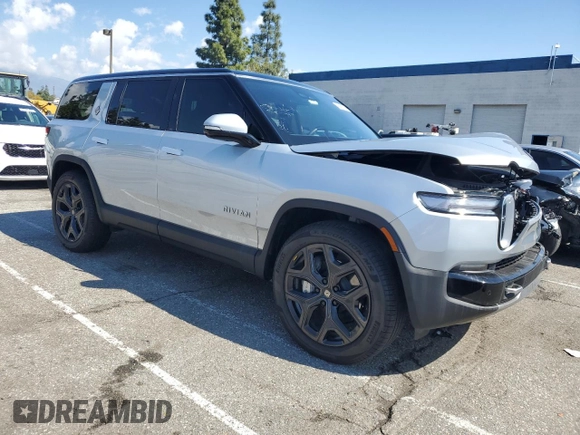 2025 Rivian R1S Adventure z VIN 7PDSGBBA2SN052590, wystawiony jako Copart lot #48431075 z przebiegiem 11 065 mil mil oraz Szkody całkowita. Historia ofert i sprzedaży dostępna na DreamBid. Obrazek 4.