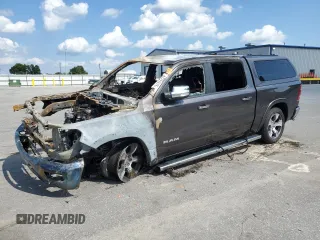 2020 Ram 1500 Laramie z VIN 1C6SRFJM9LN344248, wystawiony jako Copart lot #63751575 z przebiegiem Nie podano mil oraz Szkoda całkowita • Salvage title. Historia ofert i sprzedaży dostępna na DreamBid. Obrazek 1.