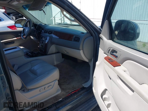 2010 Chevrolet Tahoe LT with VIN 1GNUKBE07AR220465, listed as a IAAI auction lot 42608027 with 219,369 mi miles and . Bid and sale history available at DreamBid. Image 5.