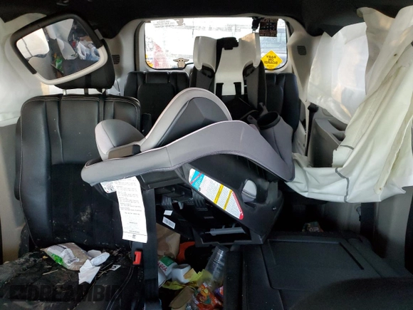 2018 Dodge Grand Caravan SXT with VIN 2C4RDGCG2JR346541, listed as a Copart auction lot 45321255 with 111,569 mi miles and Salvage Title. Bid and sale history available at DreamBid. Image 10.