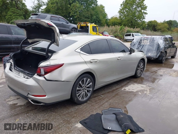 2020 Lexus ES with VIN 58ADZ1B13LU065431, listed as a IAAI auction lot 40466609 with 35,488 mi miles. Bid and sale history available at carsss.com. Image 4.