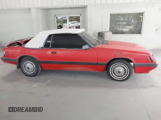 1986 Ford Mustang z VIN 1FABP2738GF131495, wystawiony jako IAAI lot #42437401 z przebiegiem 6 322 mil mil oraz . Historia ofert i sprzedaży dostępna na DreamBid. Obrazek 13.