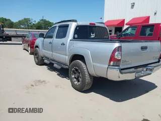 2010 Toyota Tacoma PreRunner z VIN 3TMJU4GN3AM098103, wystawiony jako IAAI lot #41981209 z przebiegiem 218 329 mil mil oraz . Historia ofert i sprzedaży dostępna na DreamBid. Obrazek 3.