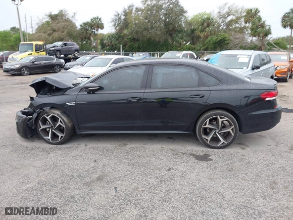 2021 Volkswagen Passat 2.0T R-Line with VIN 1VWMA7A33MC015058, listed as a IAAI auction lot 41621793 with 63,190 mi miles. Bid and sale history available at carsss.com. Image 14.