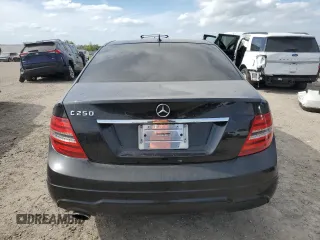 2013 Mercedes-Benz C 250 Sport z VIN WDDGF4HB2DA778901, wystawiony jako Copart lot #53280705 z przebiegiem 165 118 mil mil oraz Szkoda całkowita • Salvage title. Historia ofert i sprzedaży dostępna na DreamBid. Obrazek 6.