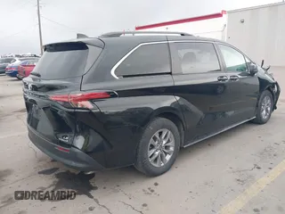 2022 Toyota Sienna LE z VIN 5TDKSKFC1NS042455, wystawiony jako IAAI lot #41921094 z przebiegiem 84 810 mil mil oraz . Historia ofert i sprzedaży dostępna na DreamBid. Obrazek 4.