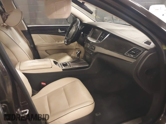 2015 Hyundai Equus Signature z VIN KMHGH4JH7FU100256, wystawiony jako IAAI lot #39882362 z przebiegiem 105 880 mil mil oraz . Historia ofert i sprzedaży dostępna na DreamBid. Obrazek 5.