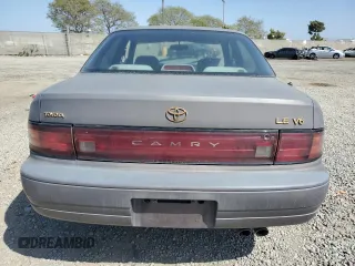 1994 Toyota Camry LE z VIN JT2GK12E6R0055565, wystawiony jako Copart lot #54031255 z przebiegiem 240 841 mil mil oraz Szkoda całkowita • Salvage title. Historia ofert i sprzedaży dostępna na DreamBid. Obrazek 6.