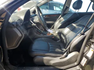 2007 Mercedes-Benz C 350 Sport z VIN WDBRF56H17F854050, wystawiony jako Copart lot #72775334 z przebiegiem 142 960 mil mil oraz Szkoda całkowita • Salvage title. Historia ofert i sprzedaży dostępna na DreamBid. Obrazek 7.