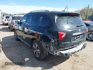 2017 Nissan Pathfinder Platinum with VIN 5N1DR2MN1HC905233, listed as a IAAI auction lot 41937330 with 117,326 mi miles. Bid and sale history available at carsss.com. Image 3.