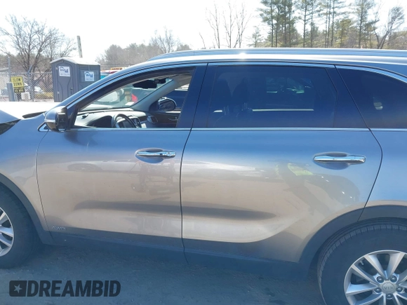 2017 Kia Sorento LX z VIN 5XYPGDA36HG267353, wystawiony jako IAAI lot #41785397 z przebiegiem 126 629 mil mil oraz . Historia ofert i sprzedaży dostępna na DreamBid. Obrazek 14.